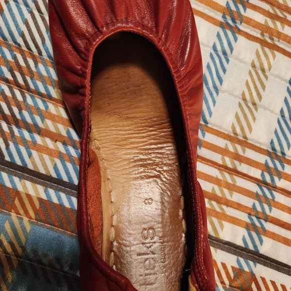 GUC Tieks Cardinal Red Leather Women's Flats - Picture 6 of 6